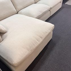 Brand New | Benchcraft 3pc Sectional With Chais,e | Sof a Chai,se | Corner Chais,e 