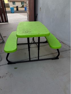 Lifetime Children's Polyethylene Picnic Table , Spring Green