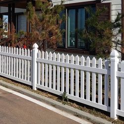 Front Yard Lawn Vinyl Fence 4ft X8ft And 3.5 Ft X8ft Picket