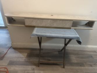 Modern Floating TV Stand / Media Console – $50 (Excellent Condition)