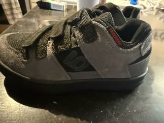 Adidas 5 ten bike shoes size 11
