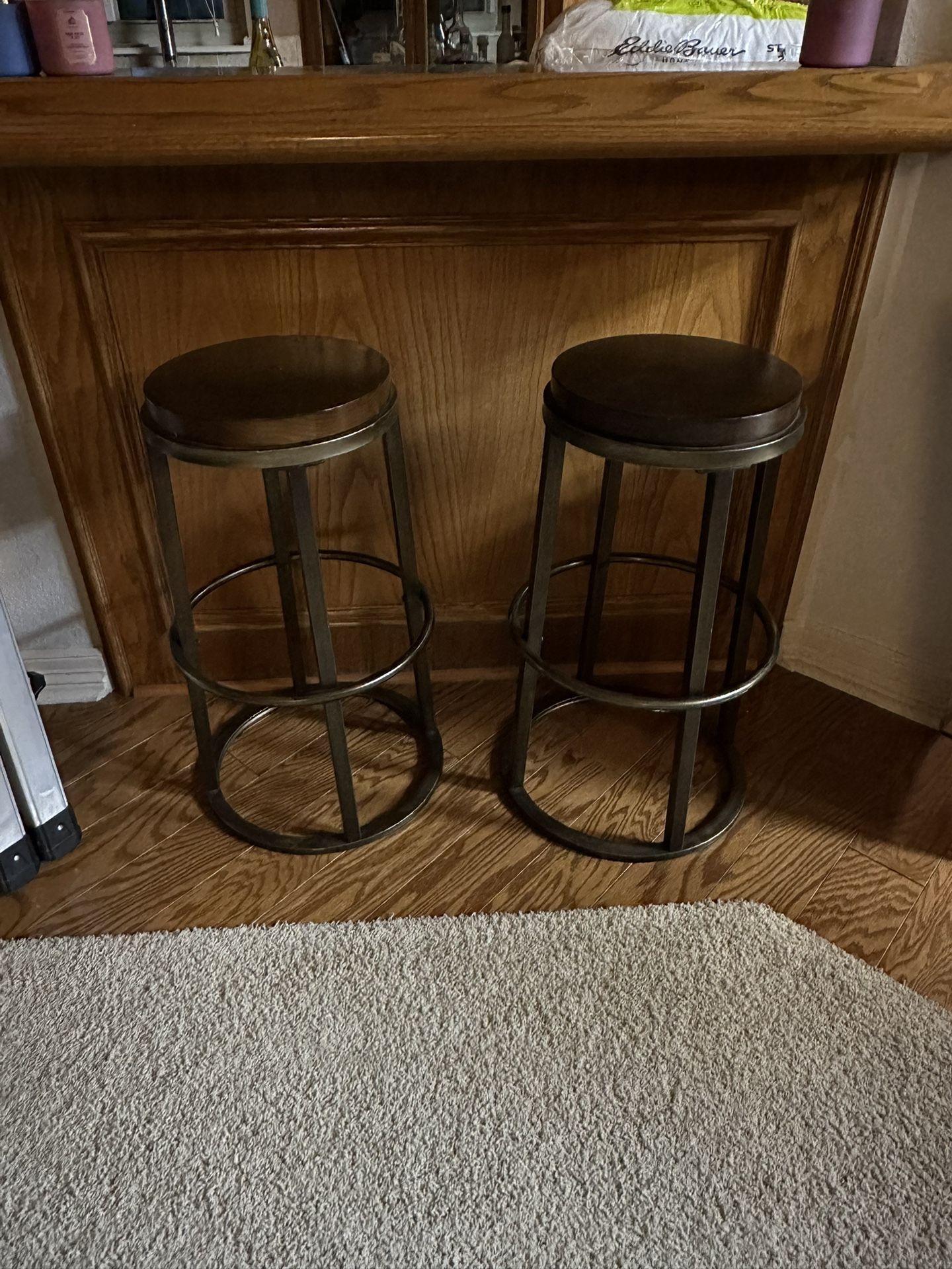 4 Bar Stools 