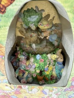  Spring Water Globe – Musical Easter Parade (Charming Collectible, Excellent Condition)