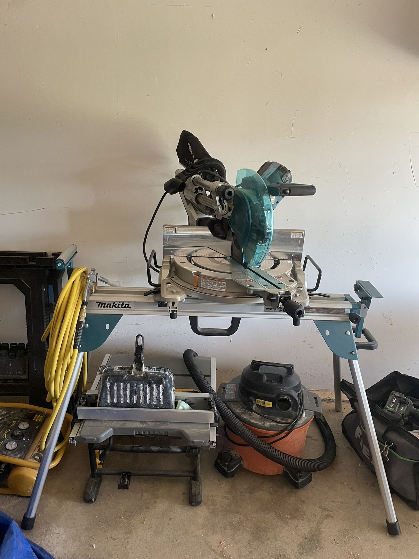 MAKITA 15 Amp 10 in. Dual-Bevel Sliding Compound Miter Saw with Laser and Stand