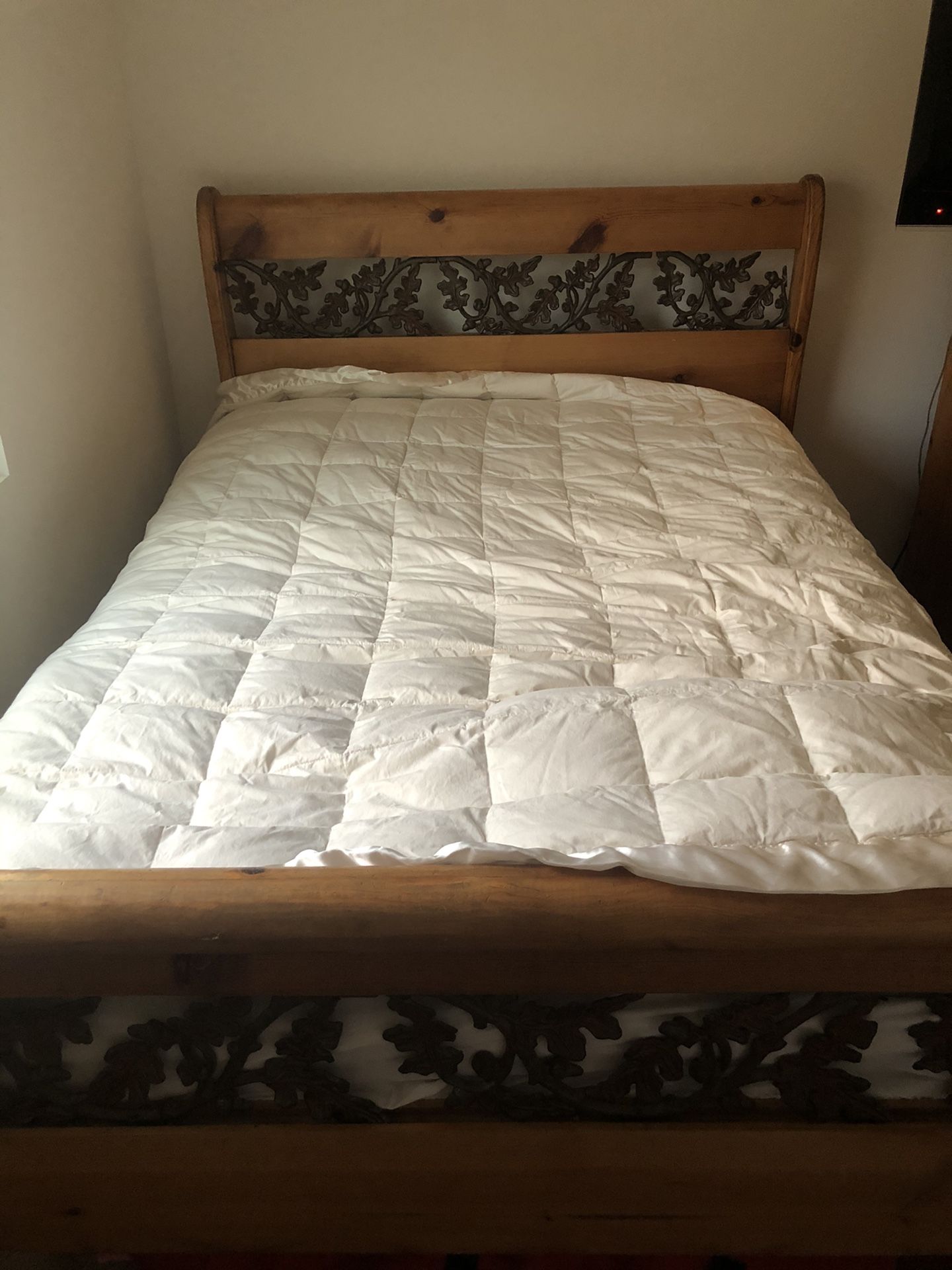 Full size bed and bedroom set- 4 pieces