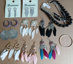 New Costume Jewelry Assortment Feather Earrings