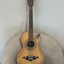 Bajo Quinto de Paracho Mich.