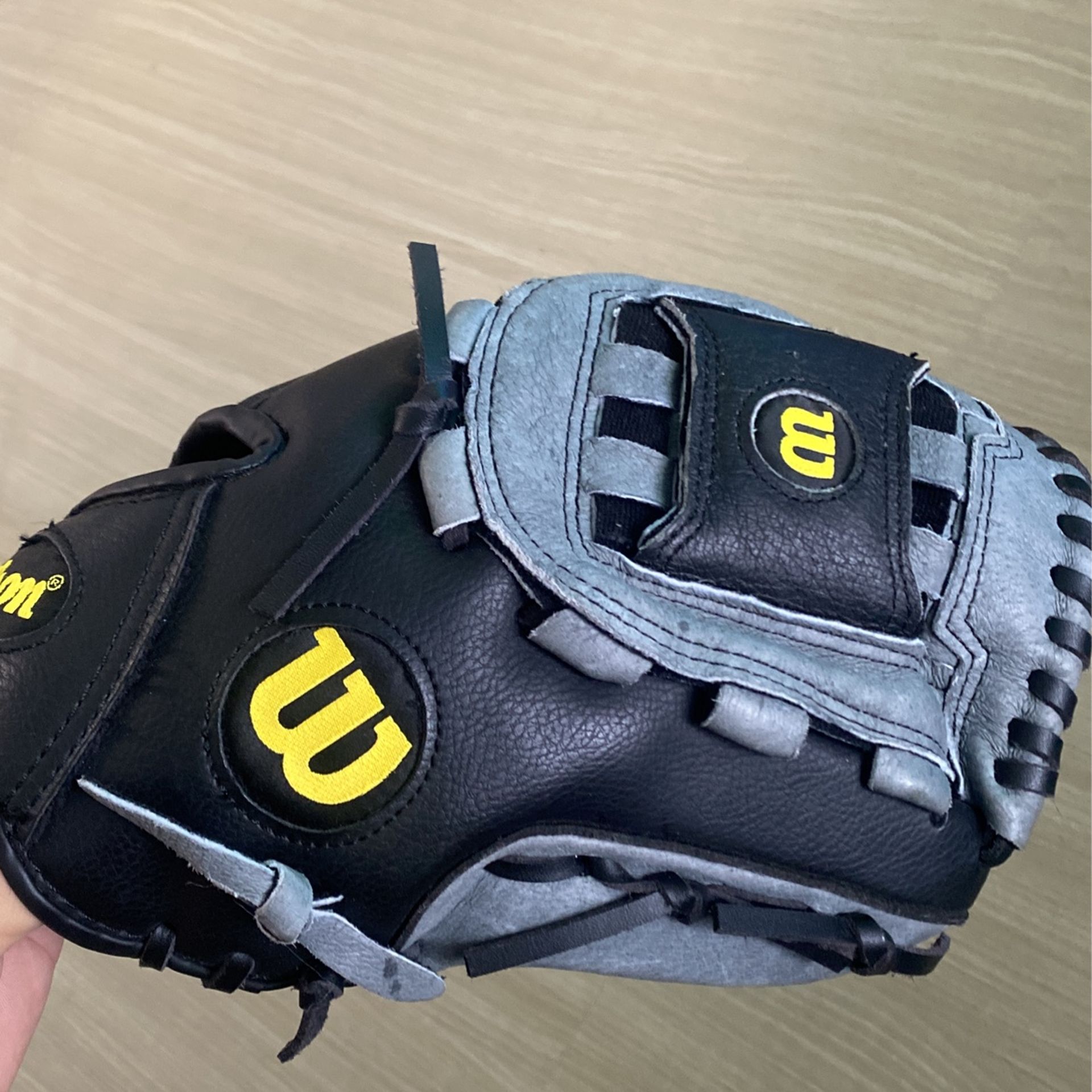 Wilson Glove 