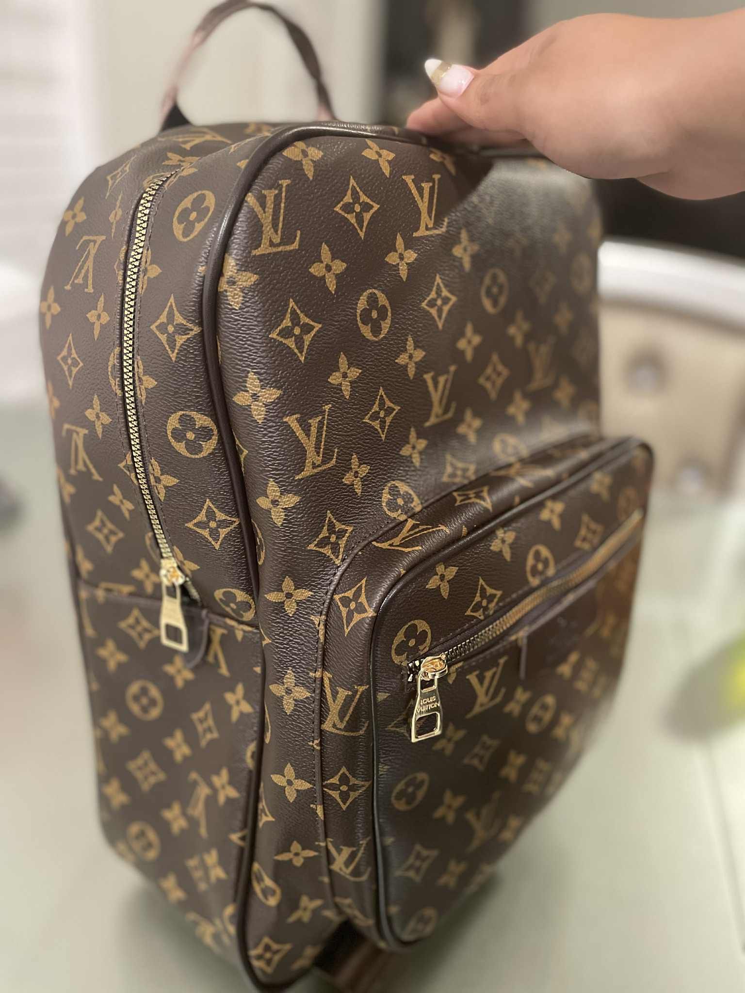 L v backpack Unisex 
