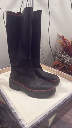 Womens Timberland leather like waterproof style size 9 boots