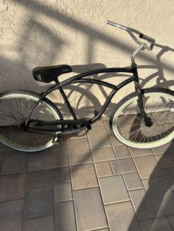 Old school twin beach cruiser 26 inch rims. Need some love.