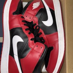 Jordan 1 Mids “Gym Red Black White” Size 13M