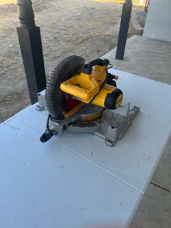 DeWalt Saw