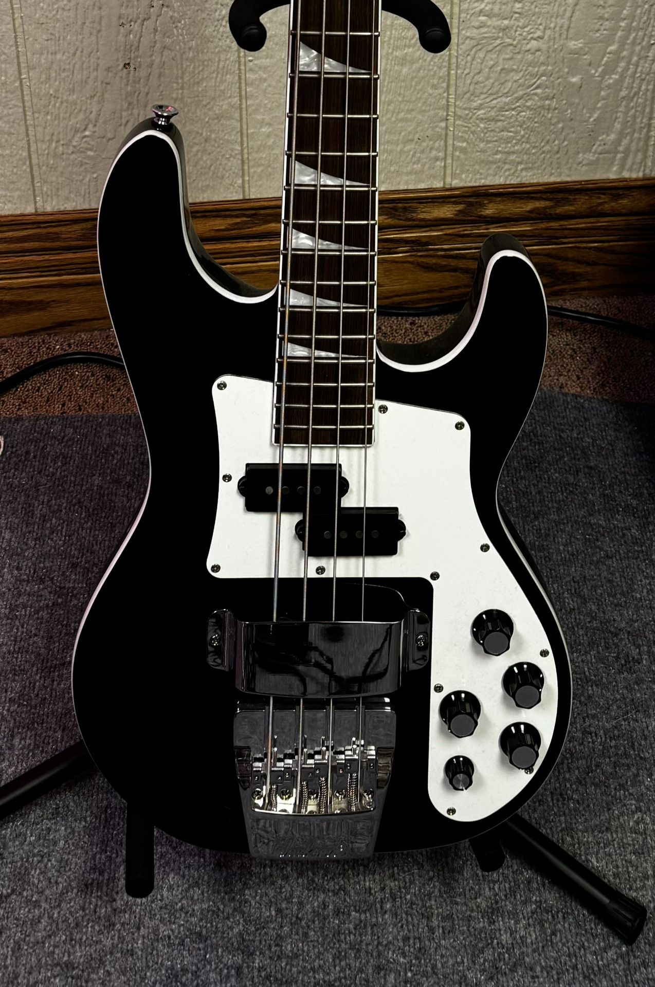 Jackson X-Series Concert Bass