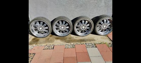 4 255/30ZR22 Polished Art Designed Aluminum Rims.