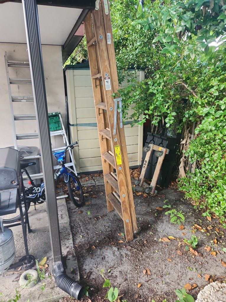 8 Feet Wood Ladder