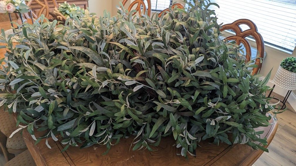 12 Matching Wreaths (Wedding Decor/ Centerpieces)