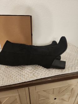 New Women's Boots Size (8)