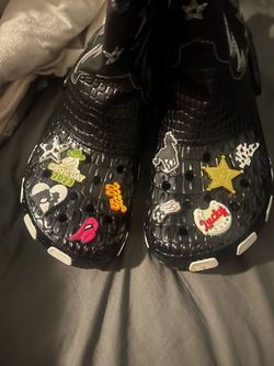Crocs Size 9W 7M