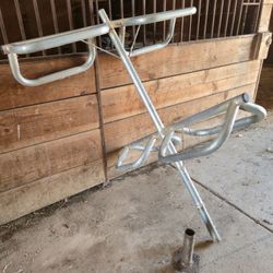 Swivel Saddle Rack