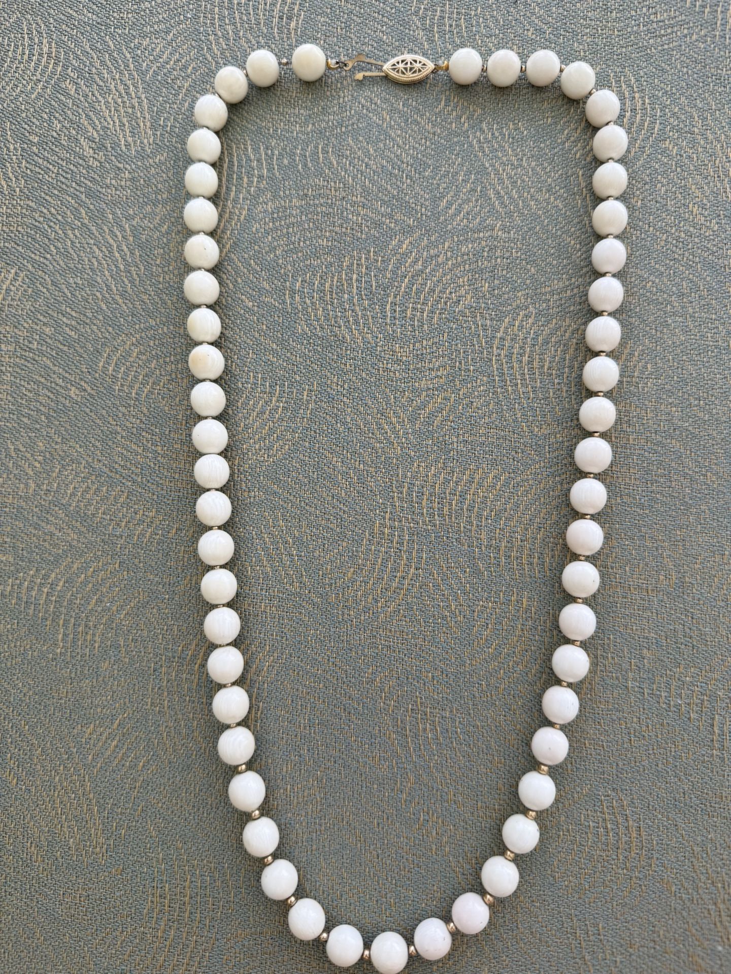 VINTAGE 14/20 g ivory gold beaded necklace w Gold Spacers 25” long In good condition