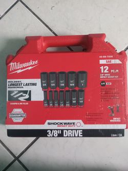 Milwaukee
SHOCKWAVE 3/8 in. Drive Deep Well 6 Point Impact Socket Set (12-Piece)