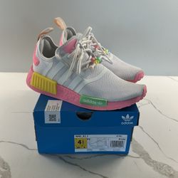 Girls Adidas Kids NMD R1 Running Shoes Size 4.5