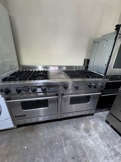 60”VIKING GAS RANGE WITH GRIDDLE AND GRILL