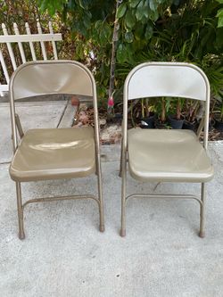 Foldable chairs
