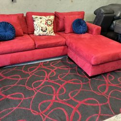 Red Sectional Couch w/ Pull-Out Bed – Clean & Comfortable