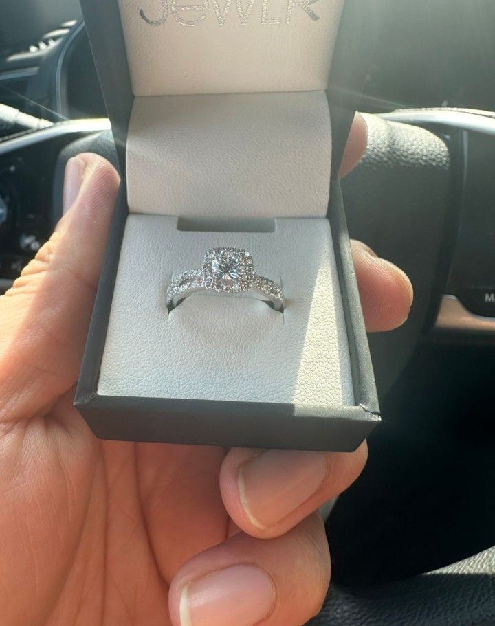 10k White Gold Engagement Ring Size 7