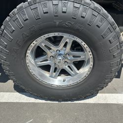 Ultra Badlands Wheels With Kelly Safari TSR Tires