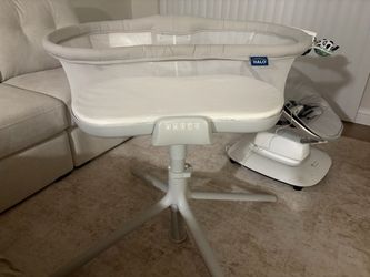 Halo Soothing Swivel Sleeper Bassinet
