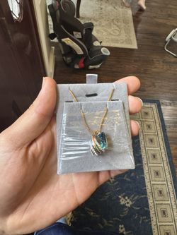 Gold Plated Emerald Necklace/ Collar con Esmeralda bañado en oro