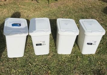 4 Mainstays 7.6 Gallons Top Touch trashcans with lid