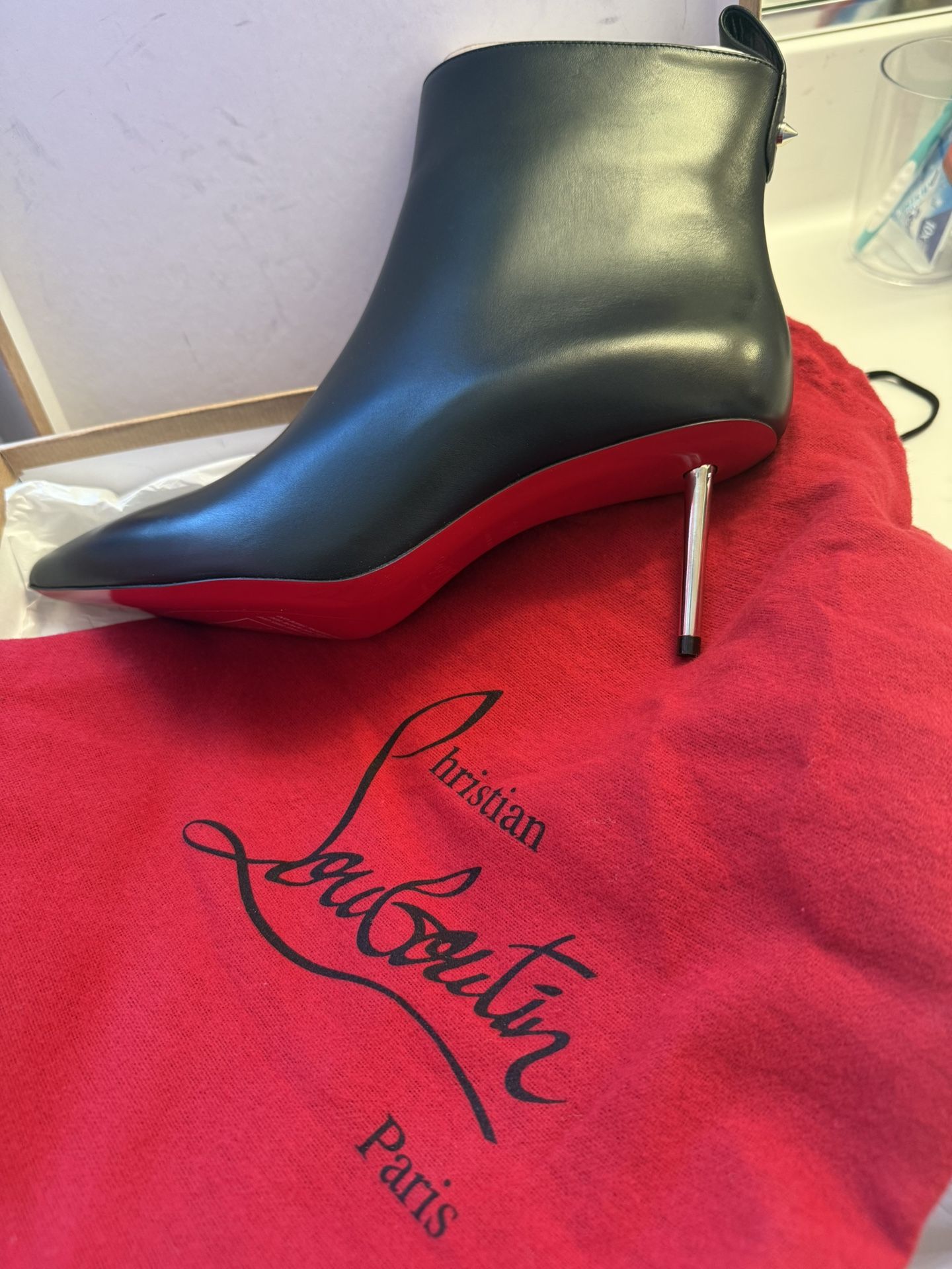 Size 7 Authentic Never Worn
