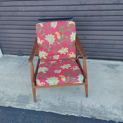 Mid Century Modern Lounge Chair.