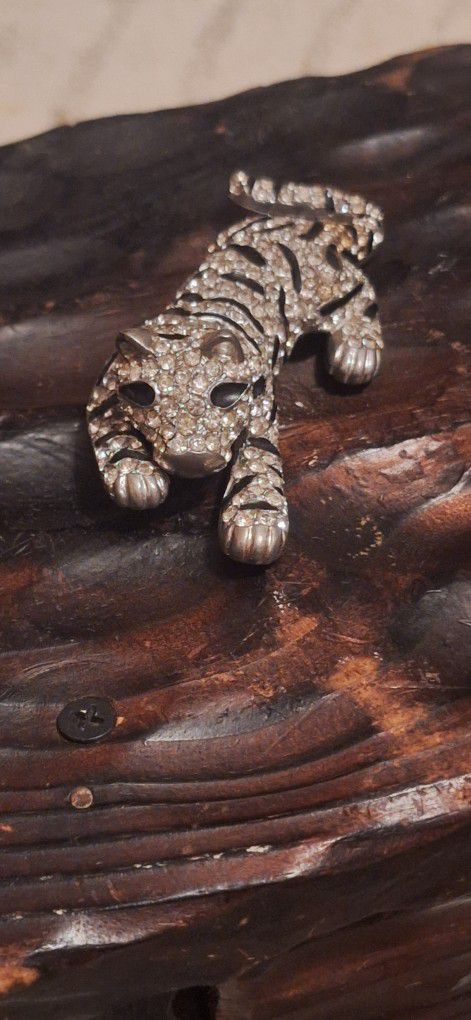 Vintage Rhinestone Tiger Cat Brooch Pin