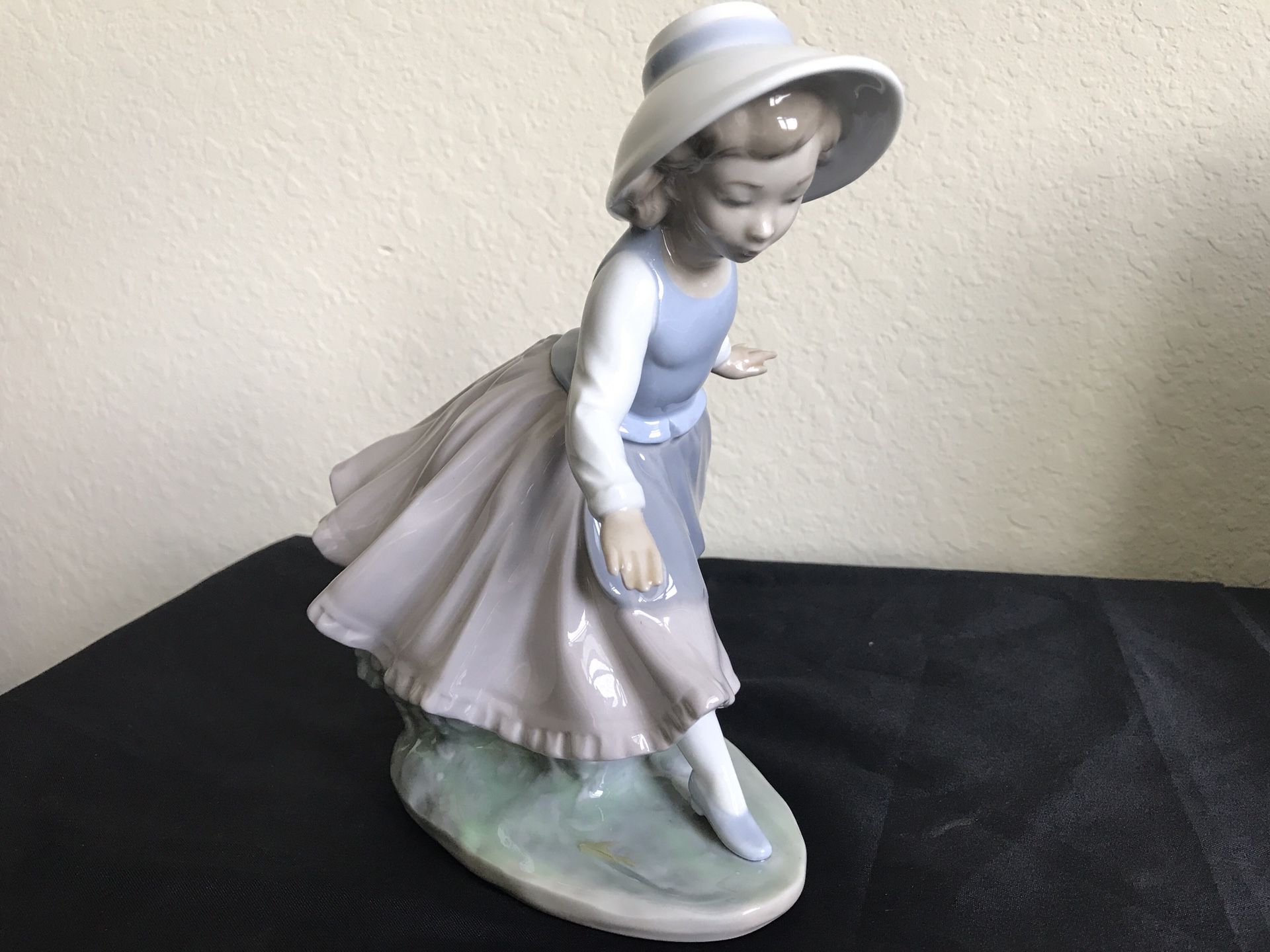 Nao by Lladro - Pretty Girl Figurine