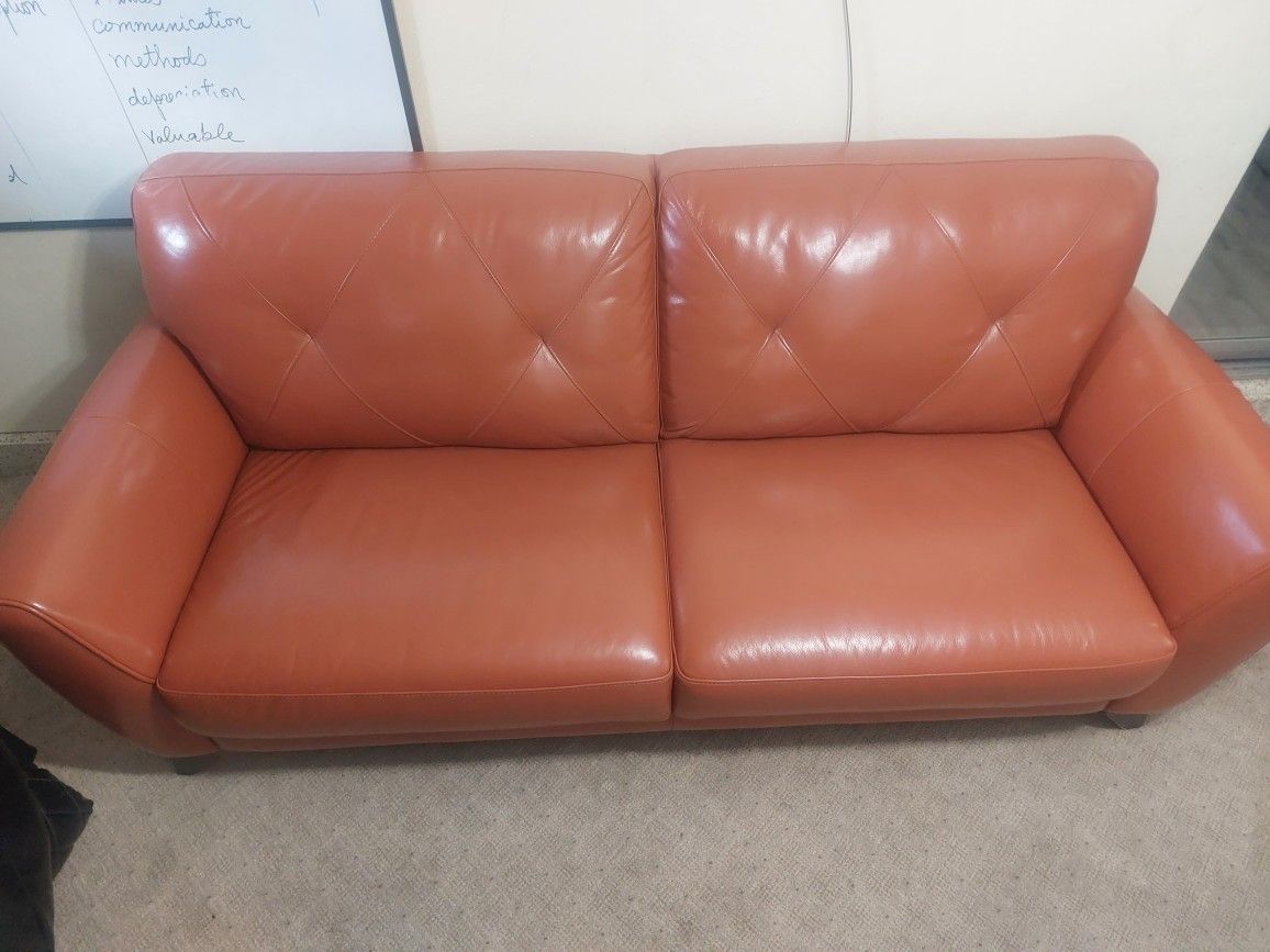 LIMITED TIMED SALE Geogeous 2-seatee ORANGE COLOR Leathe Couch - Like NEW !