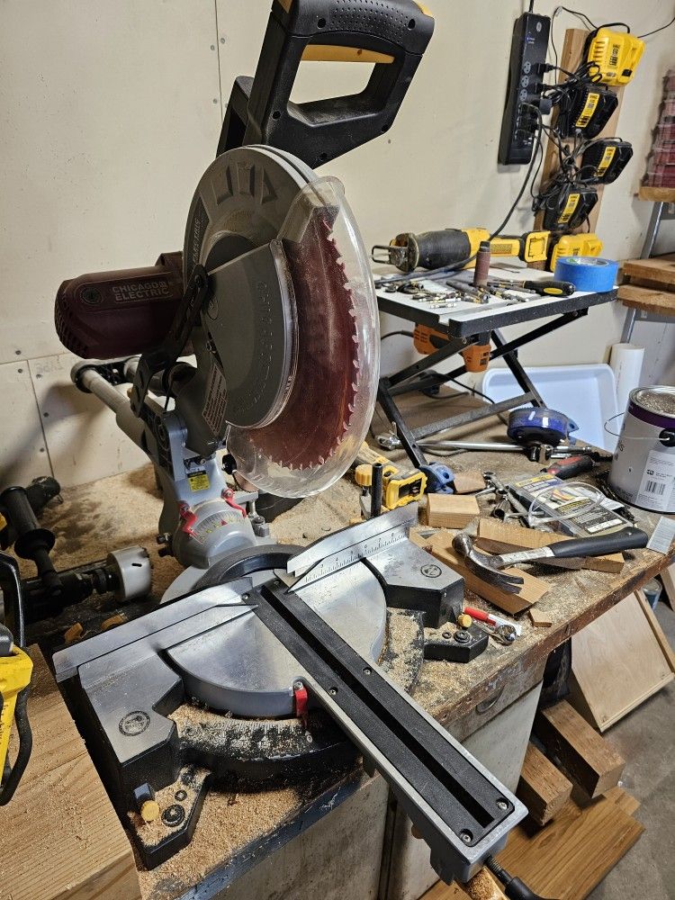 12" Sliding Compound Miter Saw