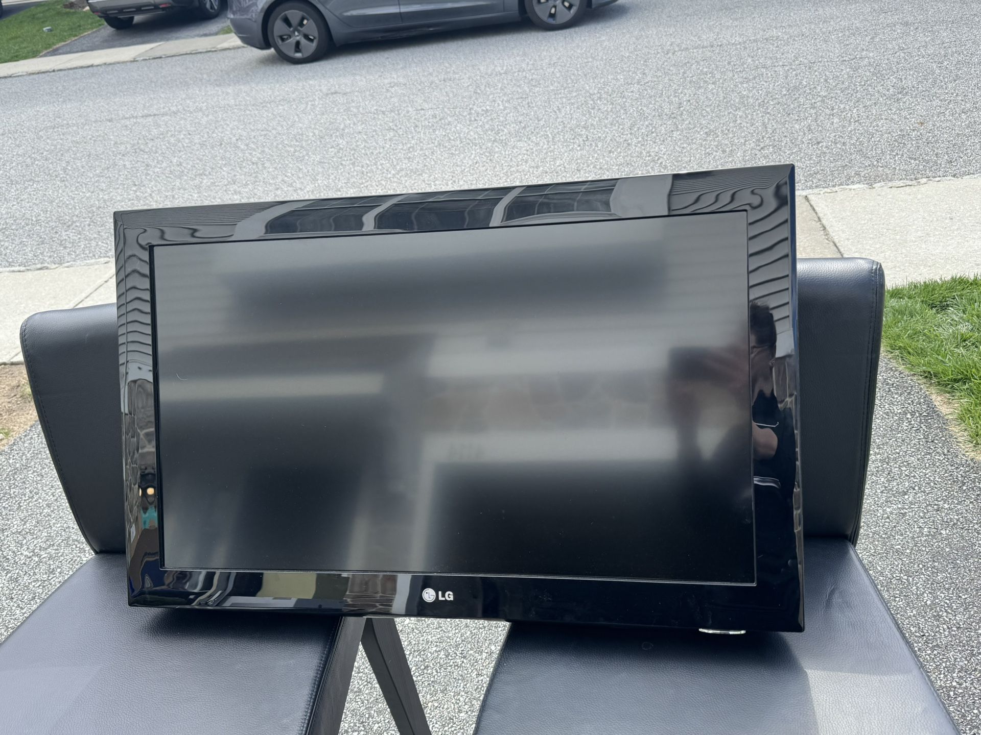 32 Inch LG TV
