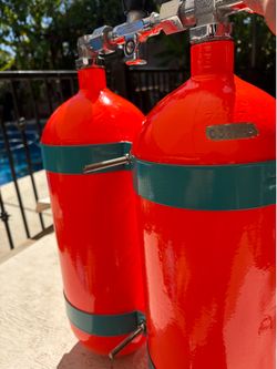 Scuba tanks