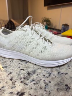 Men’s Nike flyknit trainer size 11 $150obo