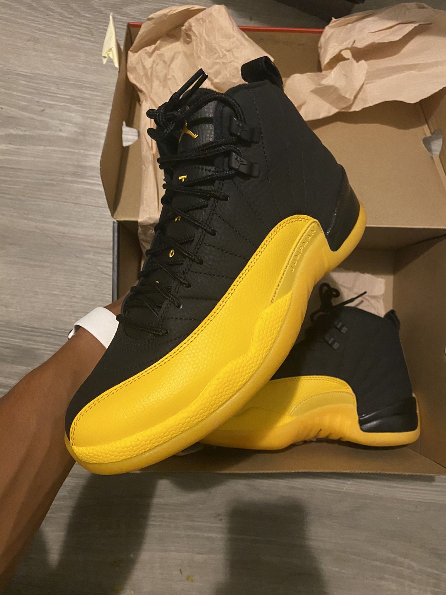 Air Jordan 12 University Gold