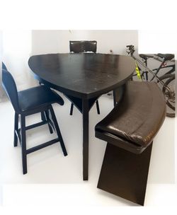 ROOMS TO GO modern dining room set table 4 chairs