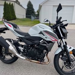 White 2022 Kawasaki Z400