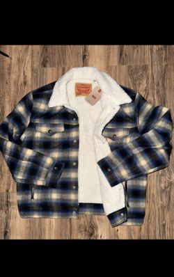New Men’s Size Medium Levi’s Plaid Sherpa Jacket