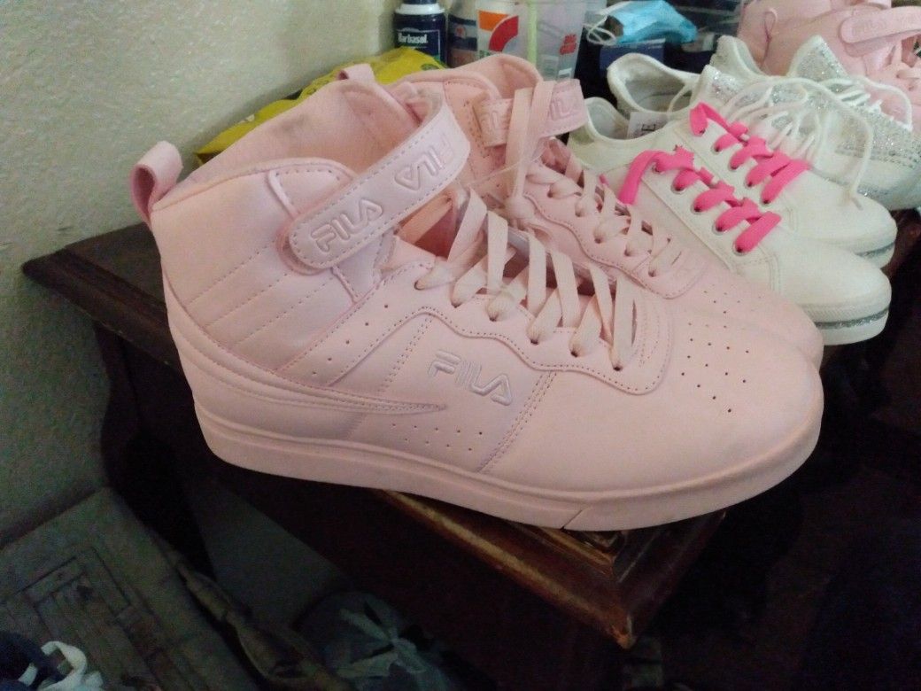 Woman's Size 10 Fila High tops Pink