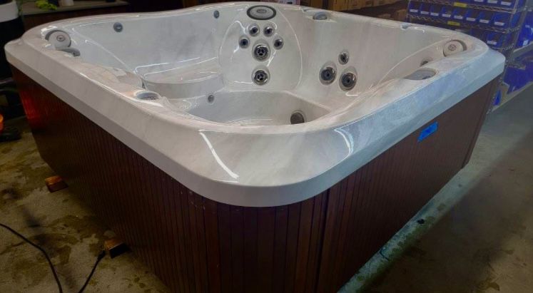 Jacuzzi J385 Hot Tub – Including DELIVERY & WARRANTY